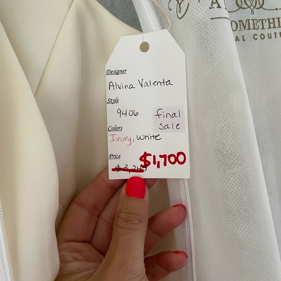 Alvina Valenta Wedding Dress 9406 - Picture 5 of 11